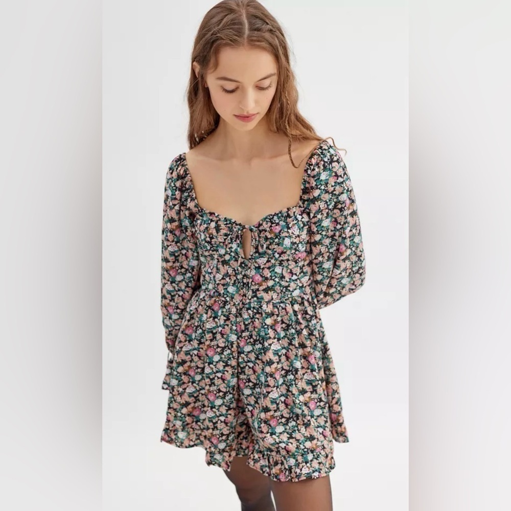 Urban Outfitters Kiss the Sky Size Small Black Floral Long Sleeve Romper